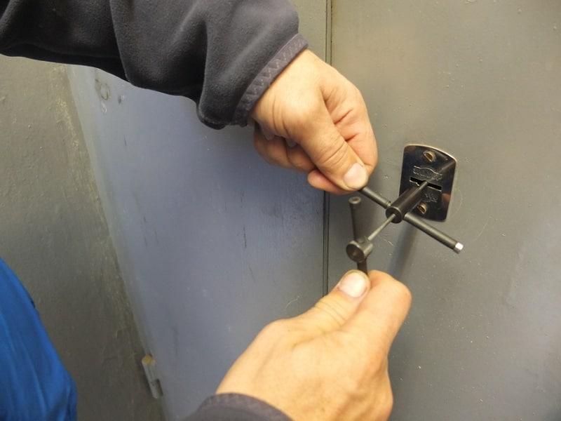 Срочное открытие замков гаража в Лесосибирске